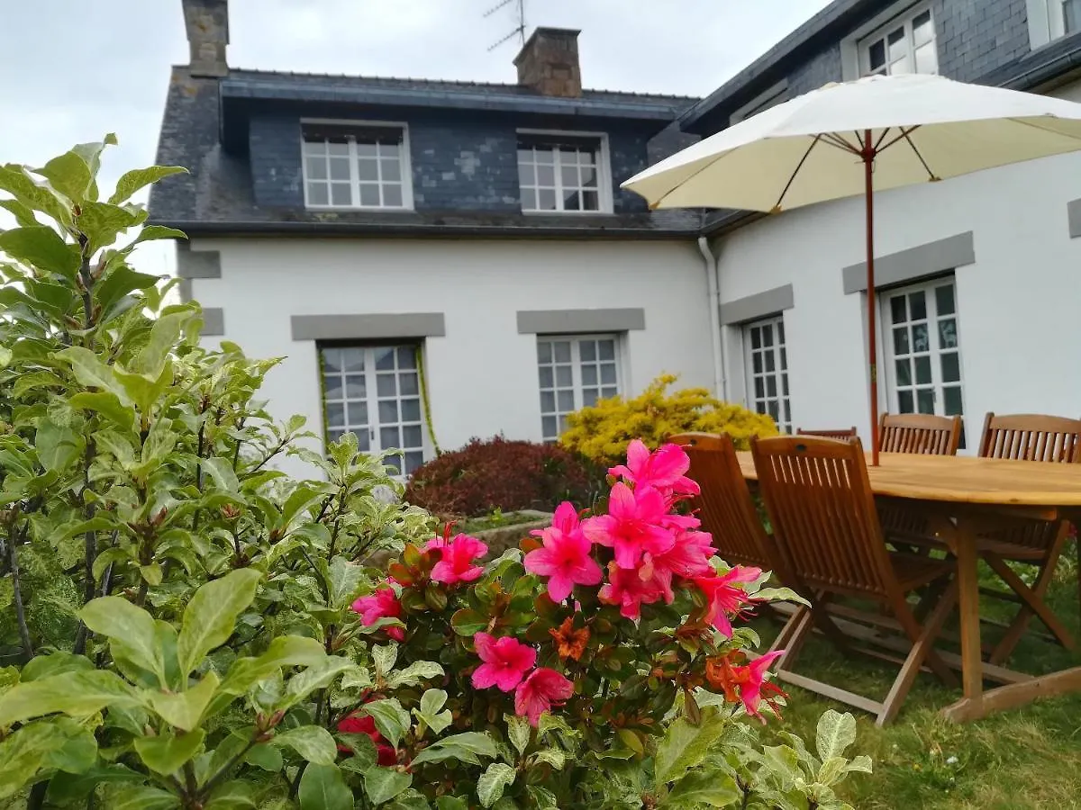 Gite Familial Sunshine Saint-Brice-en-Cogles